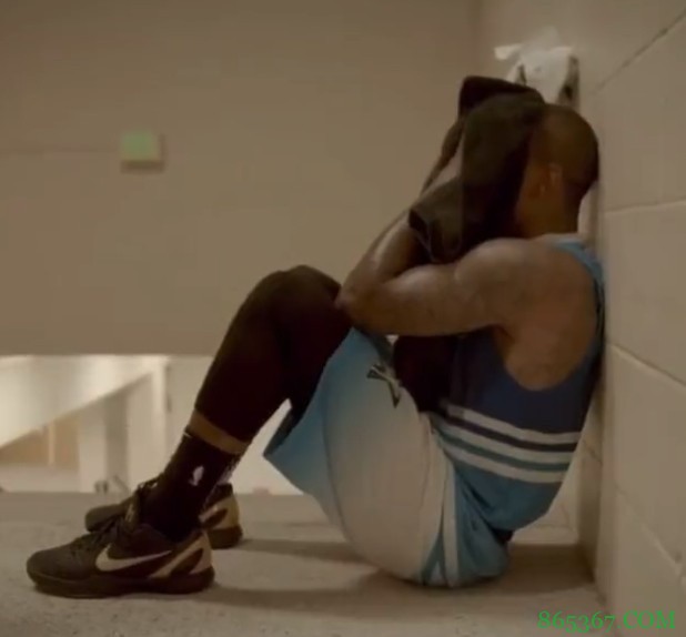 小托马斯半职业比赛砍下81分 赛后掩面痛哭:他们放弃了我