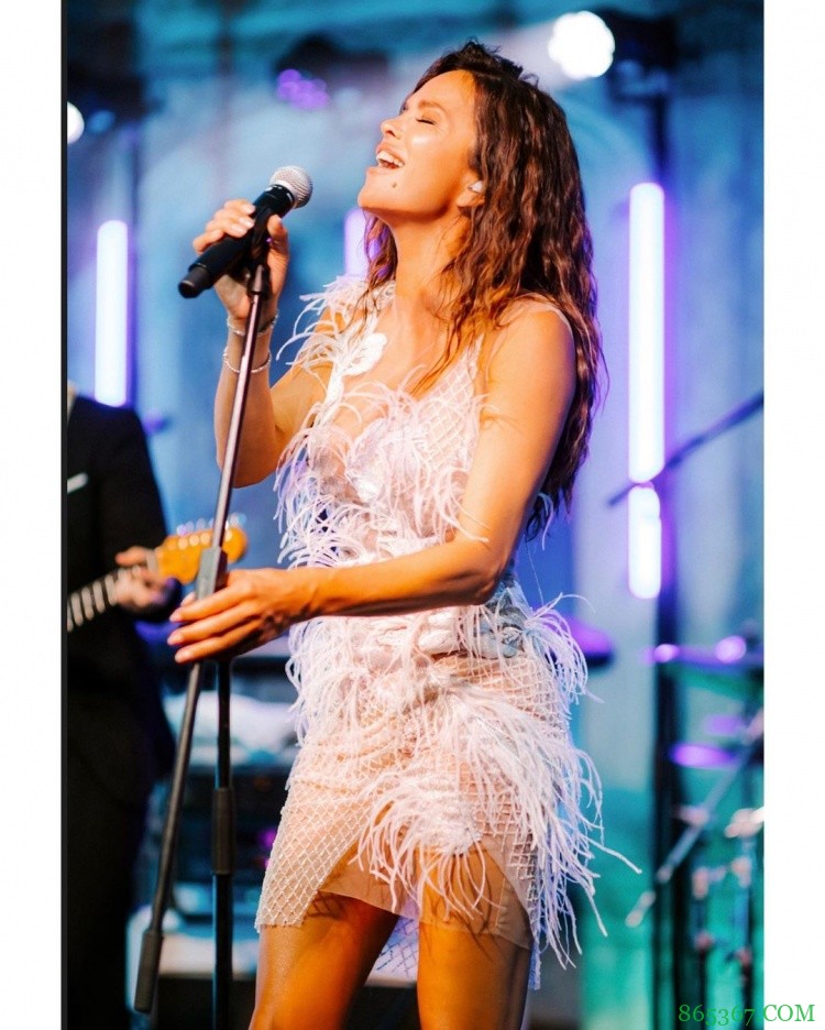 亿万富翁来了!东契奇&博班与女歌手开Party庆祝