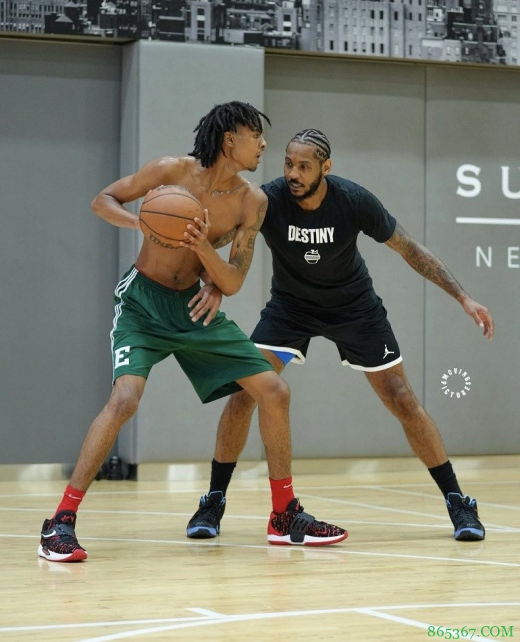 小前锋的传承!2023届热门秀贝茨与安东尼一起训练