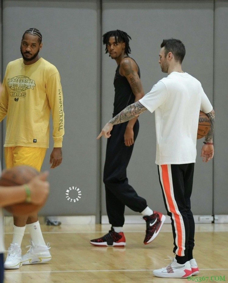 小前锋的传承!2023届热门秀贝茨与安东尼一起训练