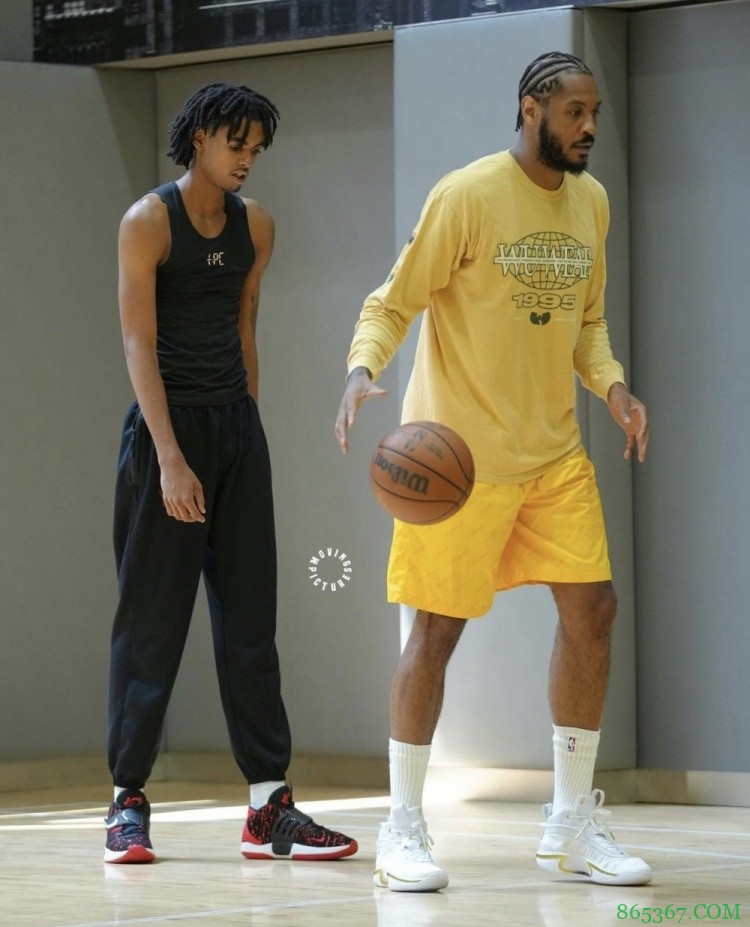 小前锋的传承!2023届热门秀贝茨与安东尼一起训练