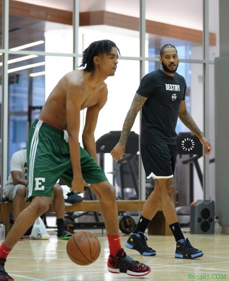 小前锋的传承!2023届热门秀贝茨与安东尼一起训练