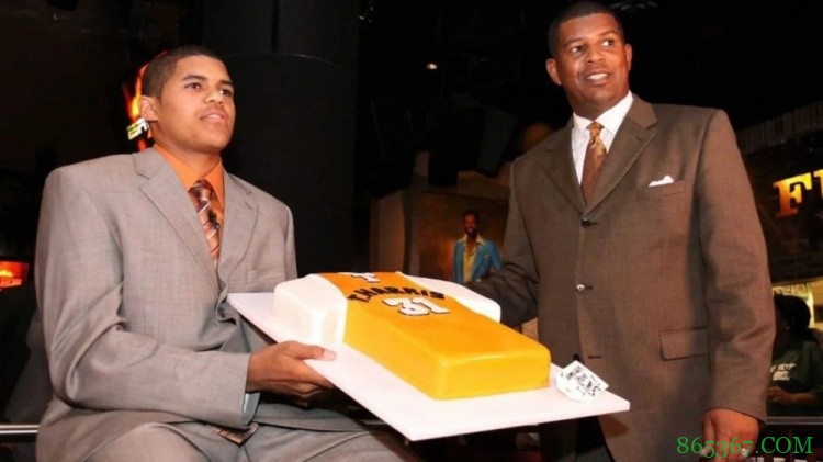 托拜亚斯-哈里斯:反向施罗德 多赚一个亿……他是怎么做到的?