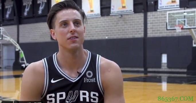 科林斯：马刺一直是伟大的代名词 穿上球衣我就能感受到这一切