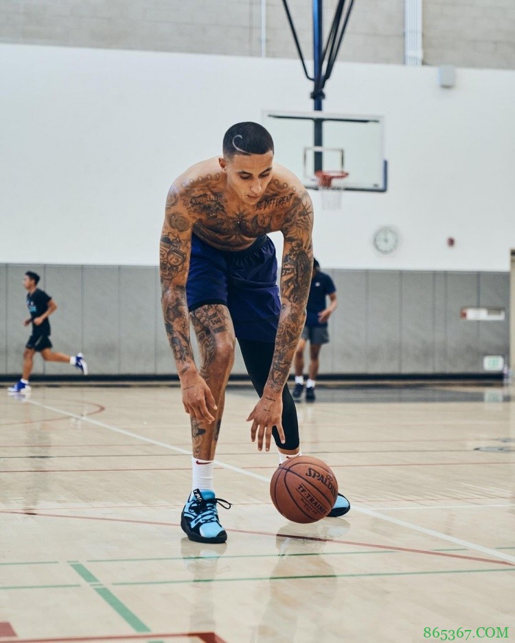 挥洒汗水!库兹马晒训练照:我爱篮球♥️?