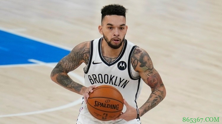 官方：勇士正式与后卫克里斯-切奥扎签下一份双向合同