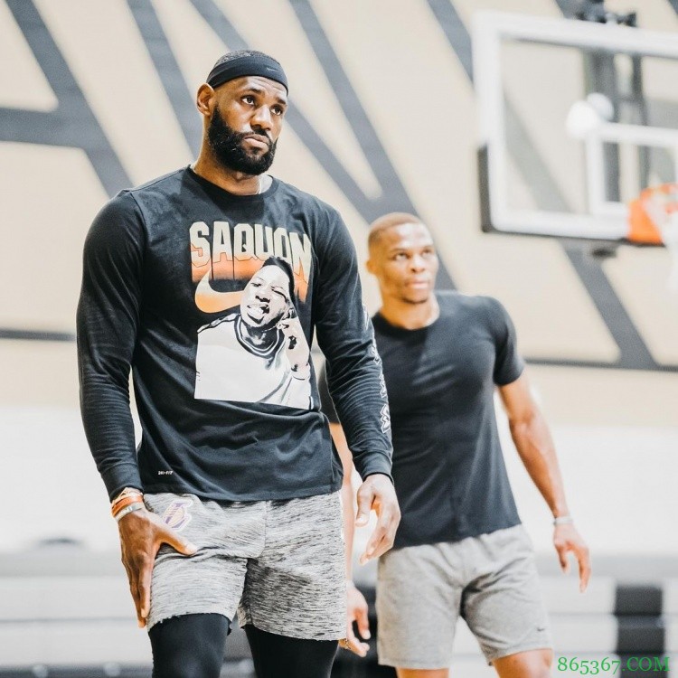 合练!詹姆斯晒照:和威少一同训练