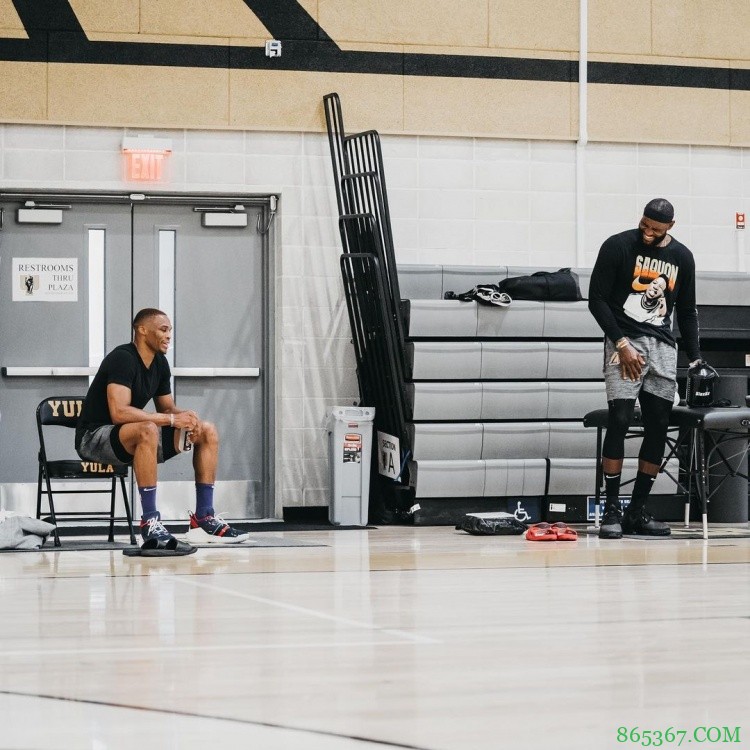 合练!詹姆斯晒照:和威少一同训练