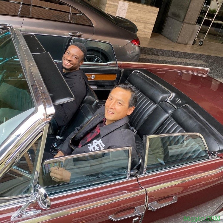 字母哥哥晒与吴彦祖合影:等不及要看你的新电影了