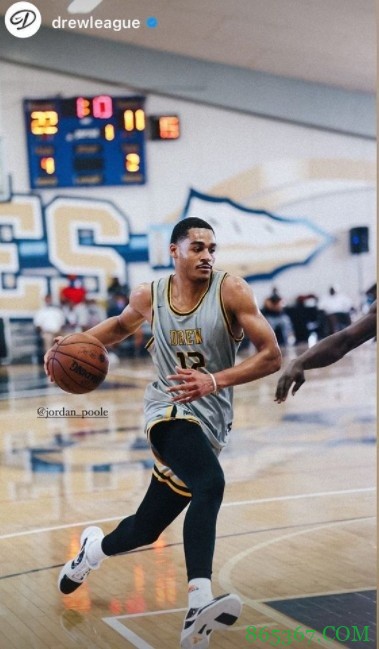 乔丹-普尔征战德鲁联赛 单手劈扣酷似拉文!