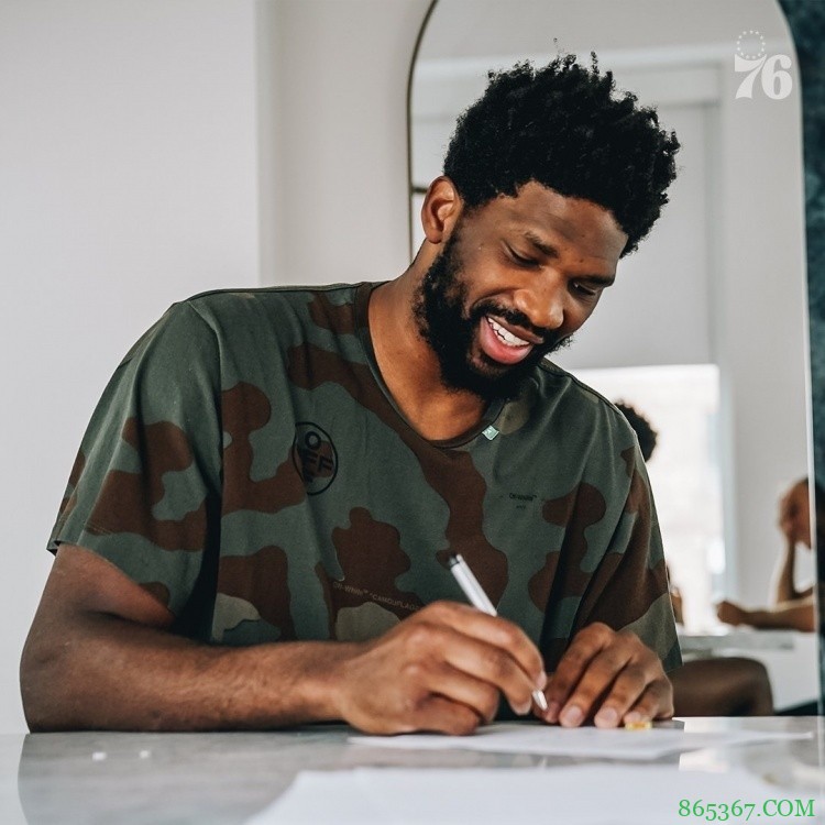 恩比德发推谈续约：努力为76人带来冠军并最终在费城退役