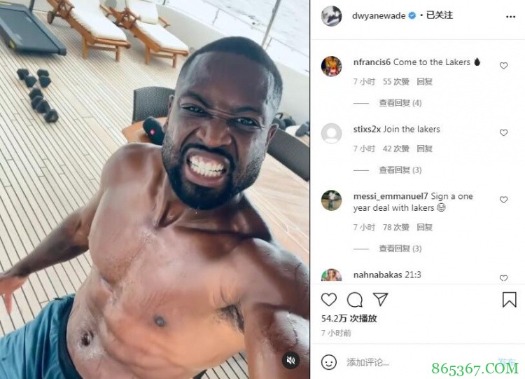 韦德晒训练动态腹肌显眼！球迷纷纷调侃：签湖人吧