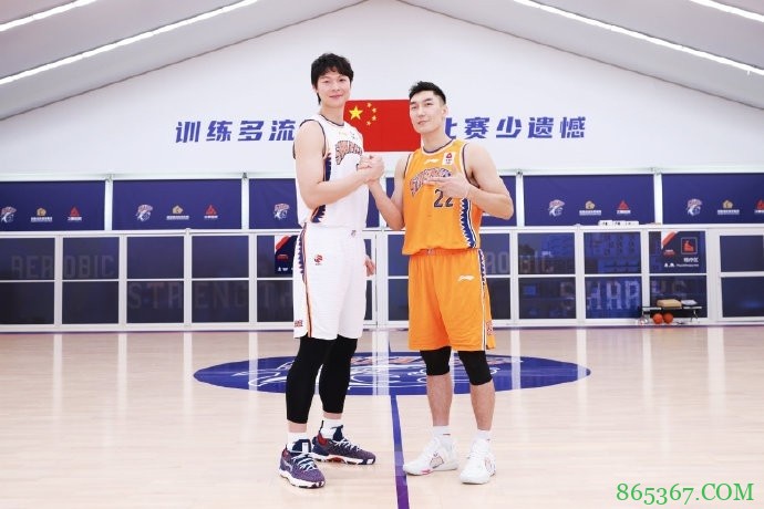 上海男篮官方：王哲林担任球队队长 可兰白克为副队长