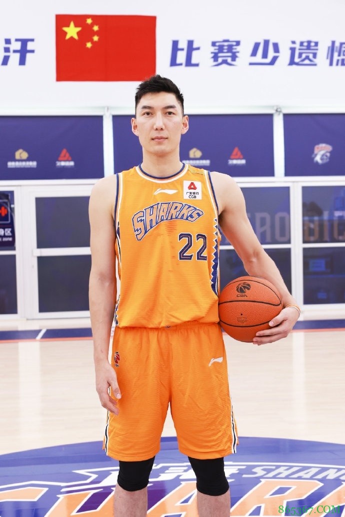 上海男篮官方：王哲林担任球队队长 可兰白克为副队长