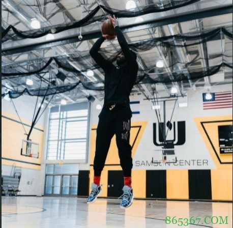 欧文穿欧文8训练照曝光 此前曾公开吐槽球鞋设计制作过程