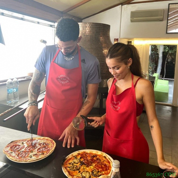 小里弗斯与妻子在意大利度假：罗马是真实的