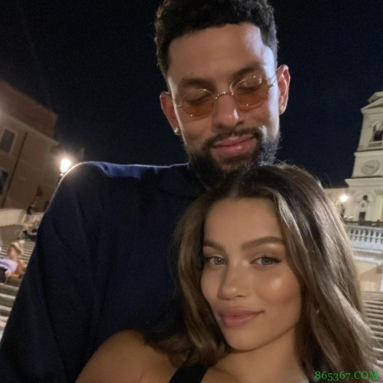 小里弗斯与妻子在意大利度假：罗马是真实的