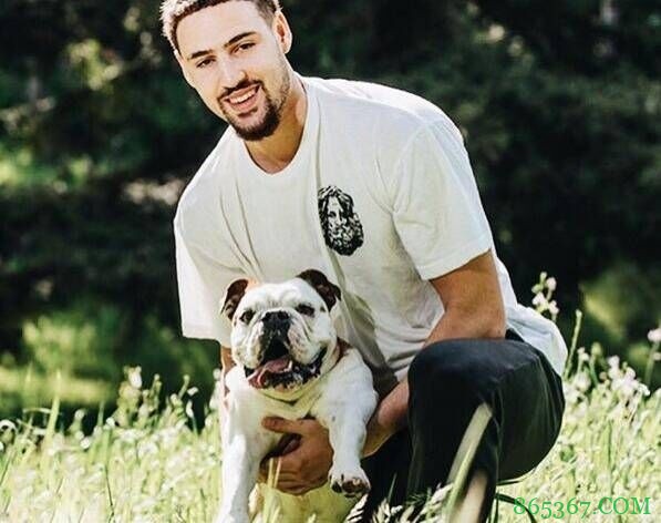 勇士前助教：克莱首次和球队谈合同时 谈到一半说要回去喂狗