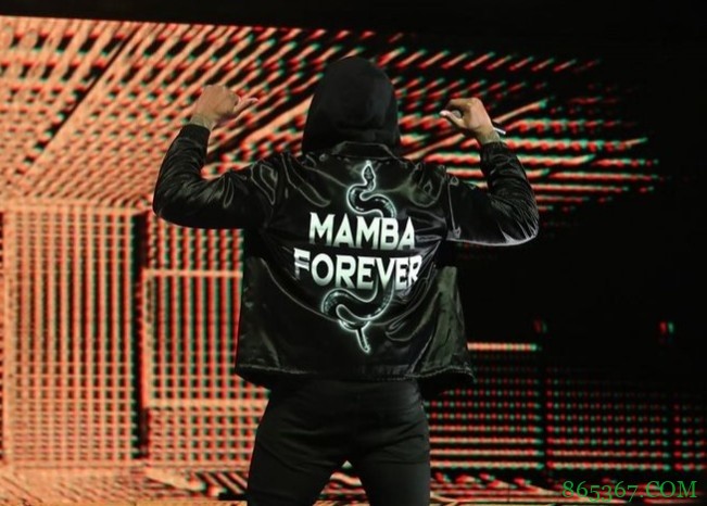 利拉德晒图致敬科比:祝这位传奇生日快乐??