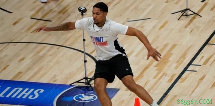 队记：火箭与后卫戴申-尼克斯和前锋泰勒-贝签下Exhibit 10合同