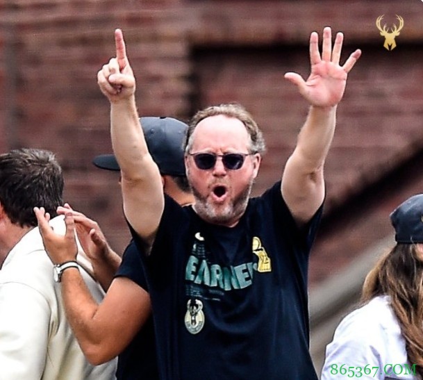 雄鹿官宣布登续约！布登：迫不及待开始卫冕征程！