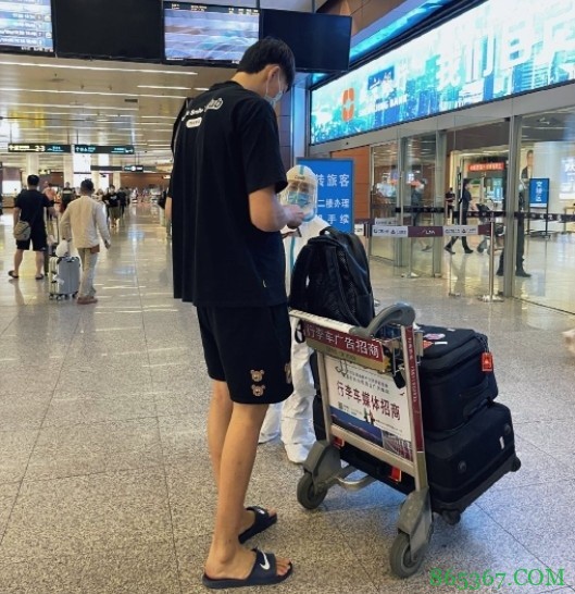 网友爆料周琦昨晚已经抵达沈阳 或为备战下个月的全运会