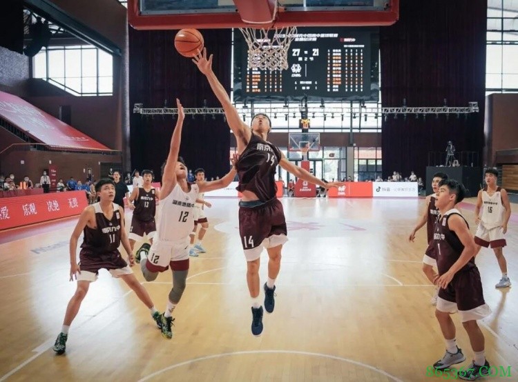 江苏男篮官方：青年队球员闫实和黄浩然升入一队