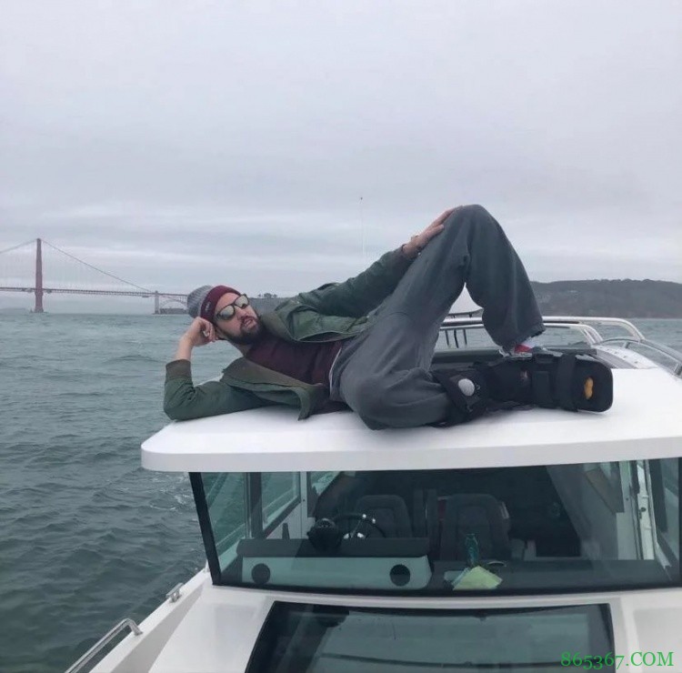 库明加吐槽自己被堵在海湾大桥上 网友：所以克莱才搞了艘船