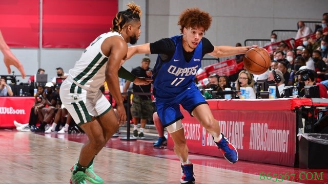 ?夏联-诺瓦30+8+6 斯科拉布24+10 雄鹿险胜快船