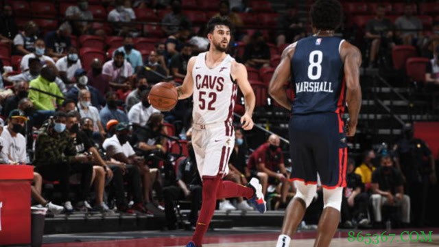 ?夏联-刘易斯22分 莫布里8+11 鹈鹕力克骑士取3连胜