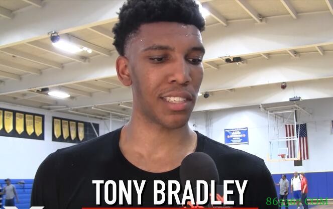 爵士记者：雷霆预计不会为托尼-布拉德利提供资质报价