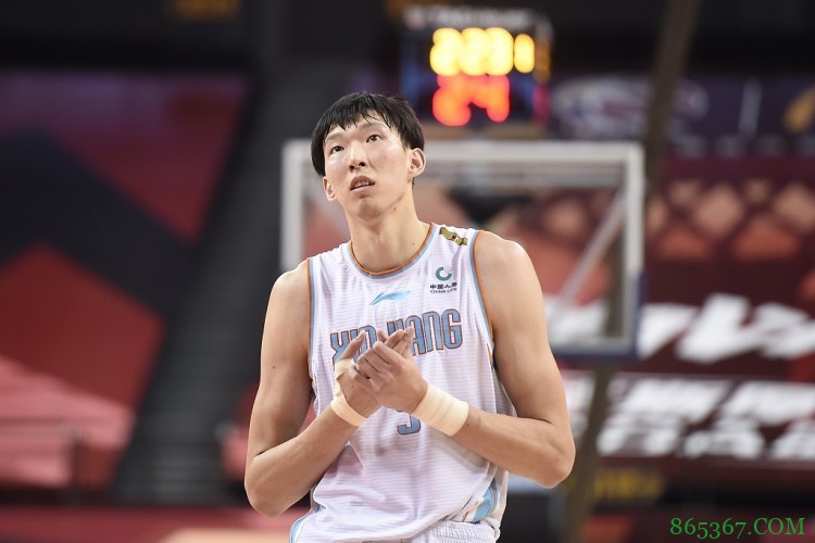 沪媒:辽宁上海有意引进周琦 前提是周琦先处理好与新疆队的纠纷