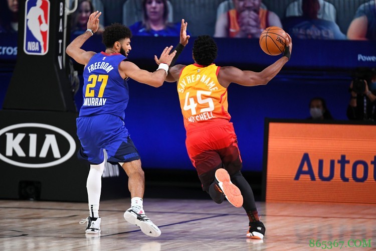 去年今日:米切尔与穆雷首轮G4各砍下50+