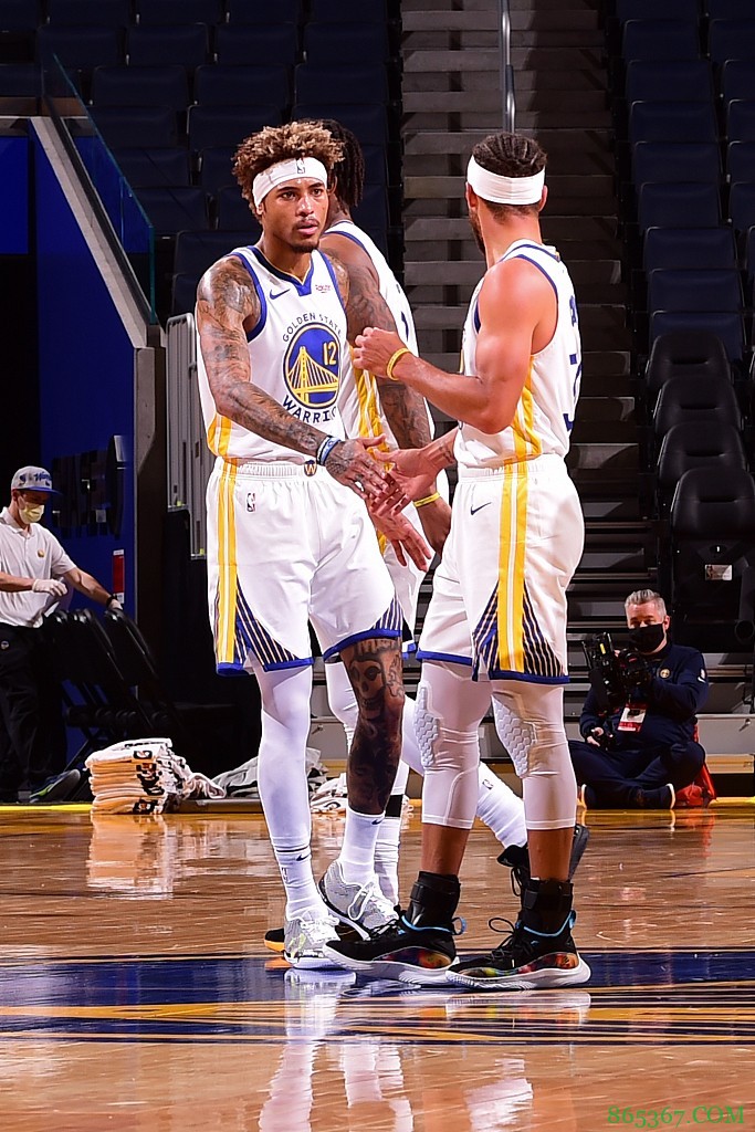 乌布雷:库里在我签约黄蜂之后联系了我 他告诉我要做自己