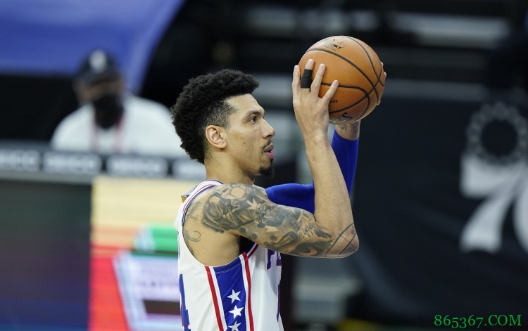 恩比德提前续约 西蒙斯离队进入倒计时?