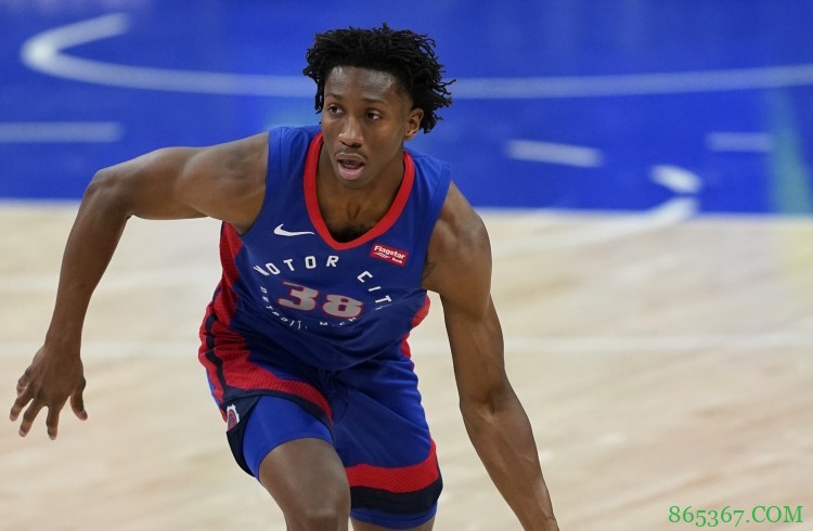 美记:活塞为双向球员萨本-李提供资质报价 后者成为受限自由球员