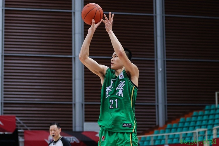 辽篮官方：吴昌泽左手掌骨骨折 预计将伤缺32周