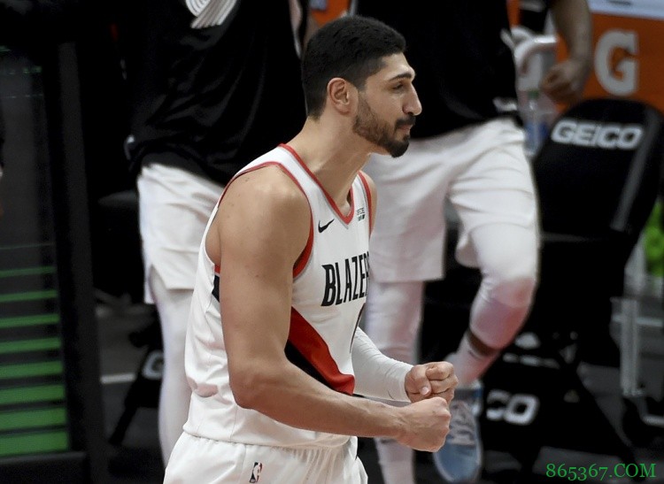开拓者官推：当你需要一个能抓下30个篮板的家伙时 请call坎特