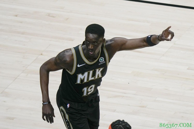 经纪人：托尼-斯内尔一年合同加盟开拓者