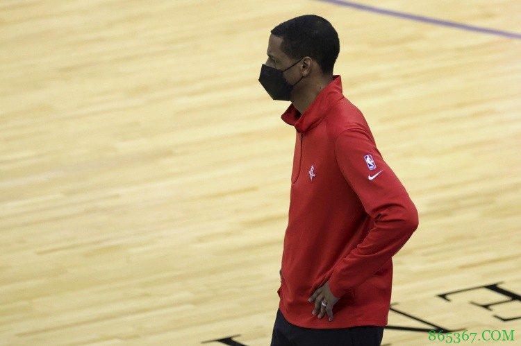 队记：塞拉斯因触发健康与安全协议 未能出席今日的新秀发布会