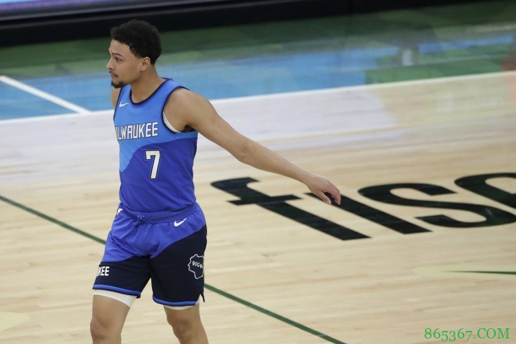 名记：福布斯拒绝执行球员选项 跳出合同成为自由球员