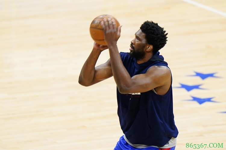 名记：恩比德此前合同有各种复杂条款 新合同则全额保障