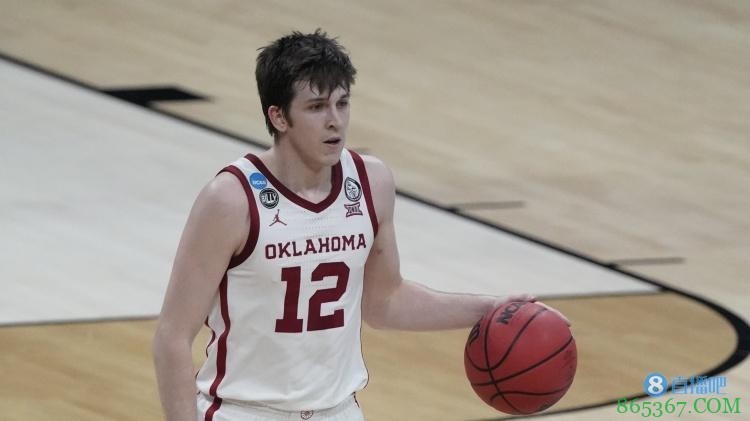 选秀专家:湖人双向球员里维斯和阿亚伊昨日拒绝了被选中的机会