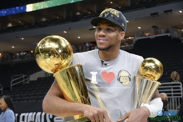 字母哥谈希腊举重运动员因生活拮据退役：我跟他聊过 我会支持他