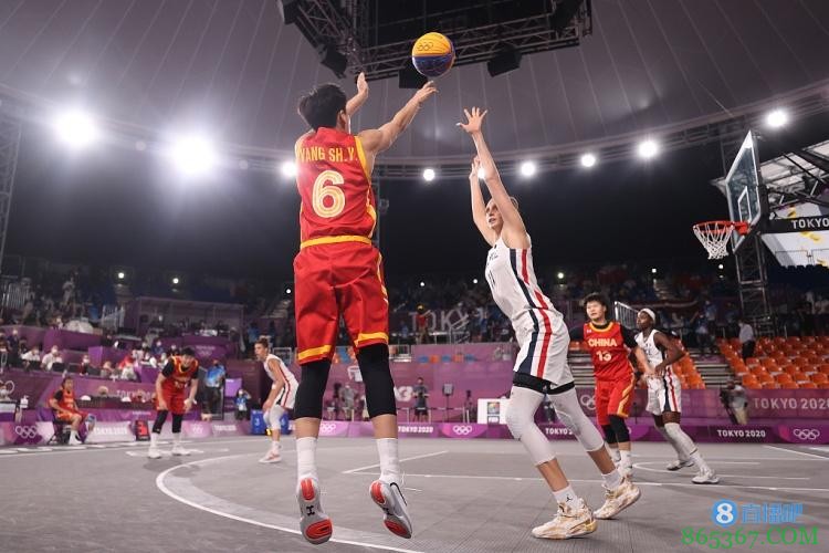 中国三人女篮勇获铜牌 中国篮球时隔29年再拿奥运奖牌