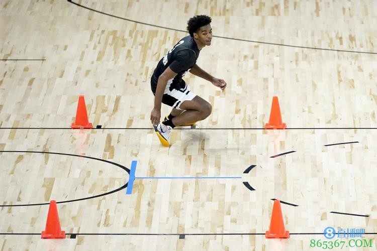 2021年NBA选秀大会：火箭用24号签选中克里斯托弗