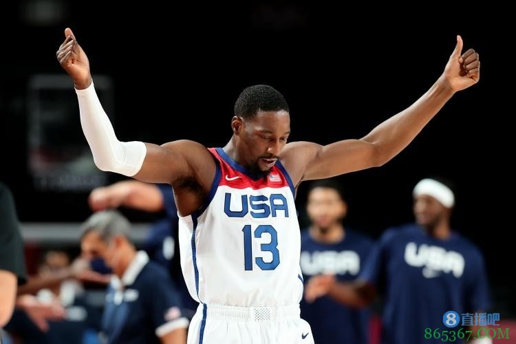 美国女篮队员:我们四个球员和阿德巴约进行了激烈的桌游对决