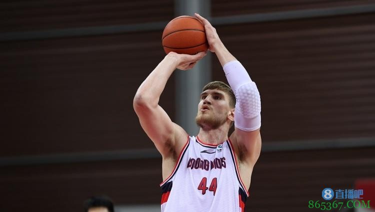 哈斯须在8月31日前解决签证问题 否则将影响他在CBA的工作