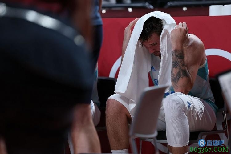 哐哐打铁！东契奇三分13中3 全场22分8板7助8失误无缘奖牌