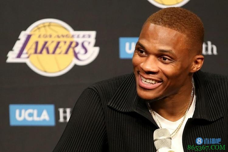 威少：打无球也有很多影响比赛的方式 三四年前没想过会来湖人